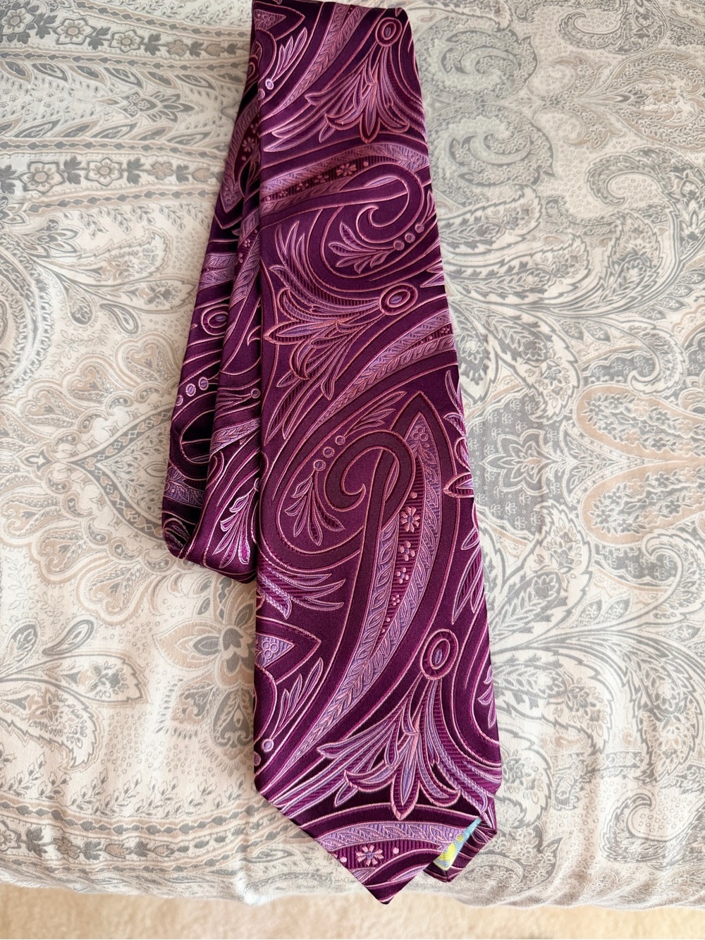 TED BAKER Purple Paisley Men’s Tie